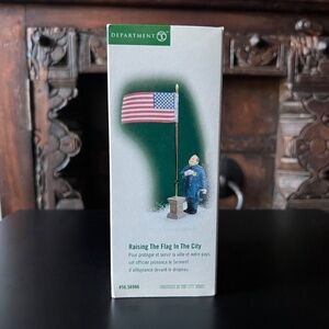 DEPT 56~RAISING THE FLAG IN THE CITY~Christmas in the City Series~Item#56.58986